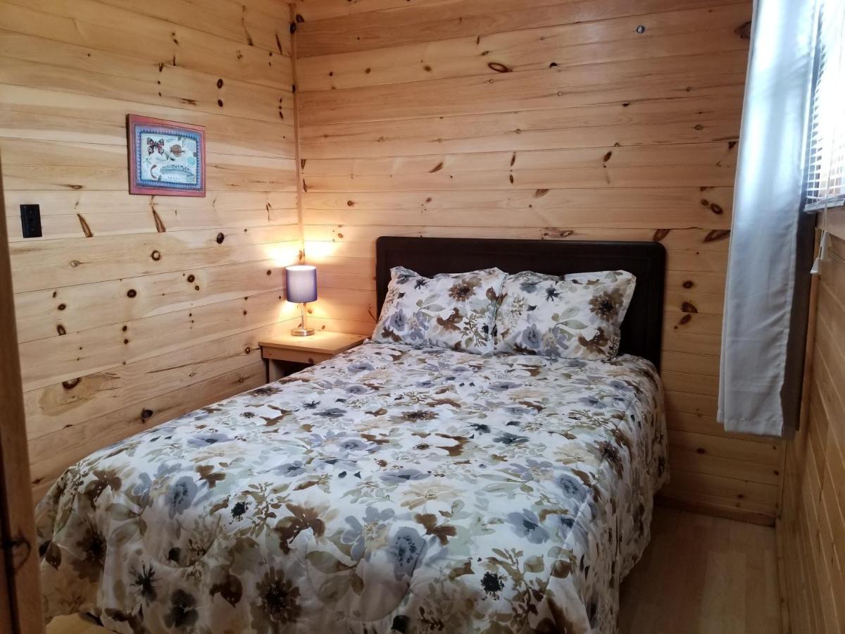 Blue Spruces Cottages Hampton Екстер'єр фото