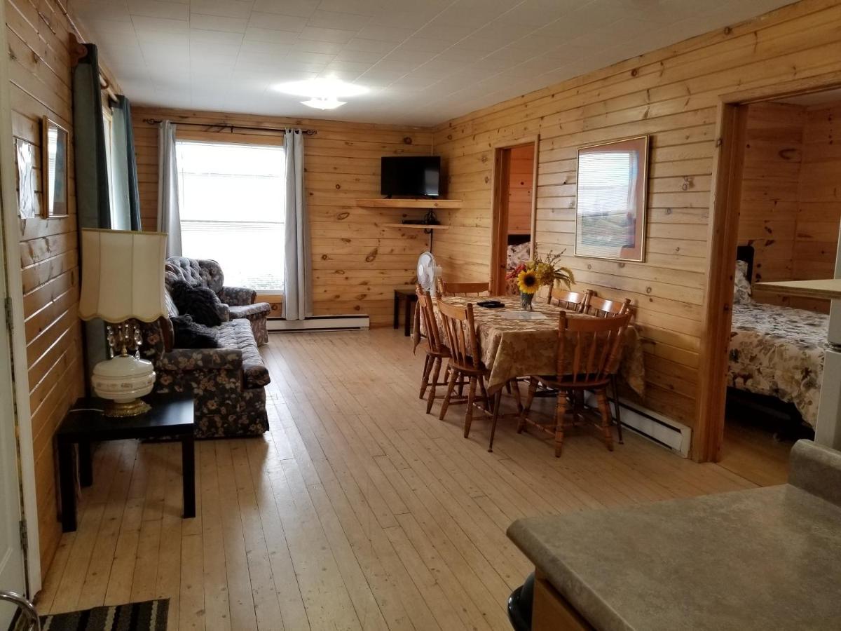 Blue Spruces Cottages Hampton Екстер'єр фото