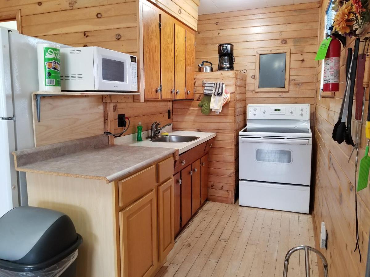 Blue Spruces Cottages Hampton Екстер'єр фото