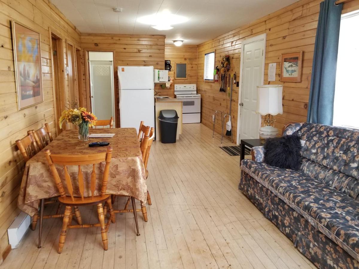 Blue Spruces Cottages Hampton Екстер'єр фото