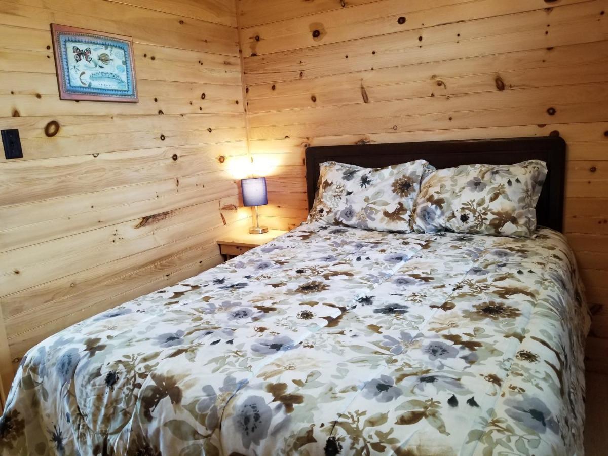 Blue Spruces Cottages Hampton Екстер'єр фото