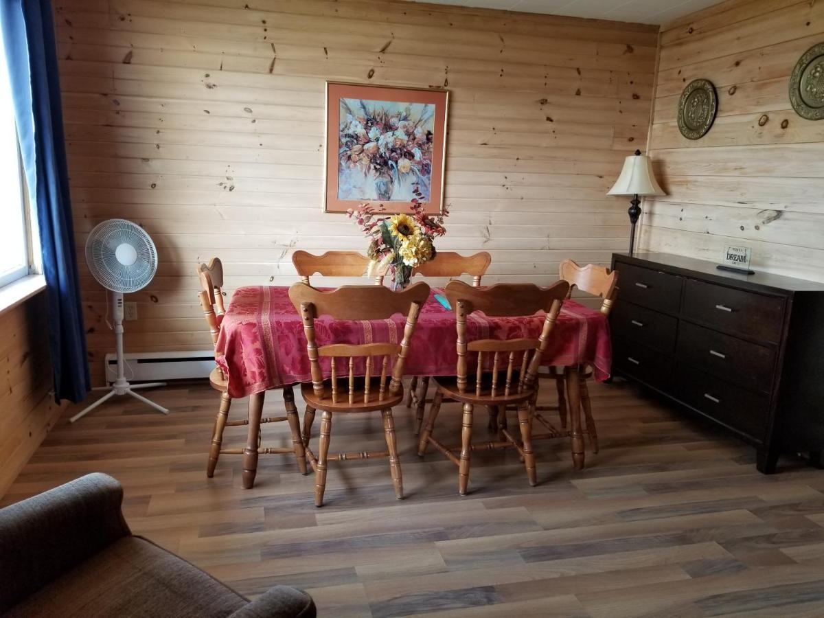 Blue Spruces Cottages Hampton Екстер'єр фото