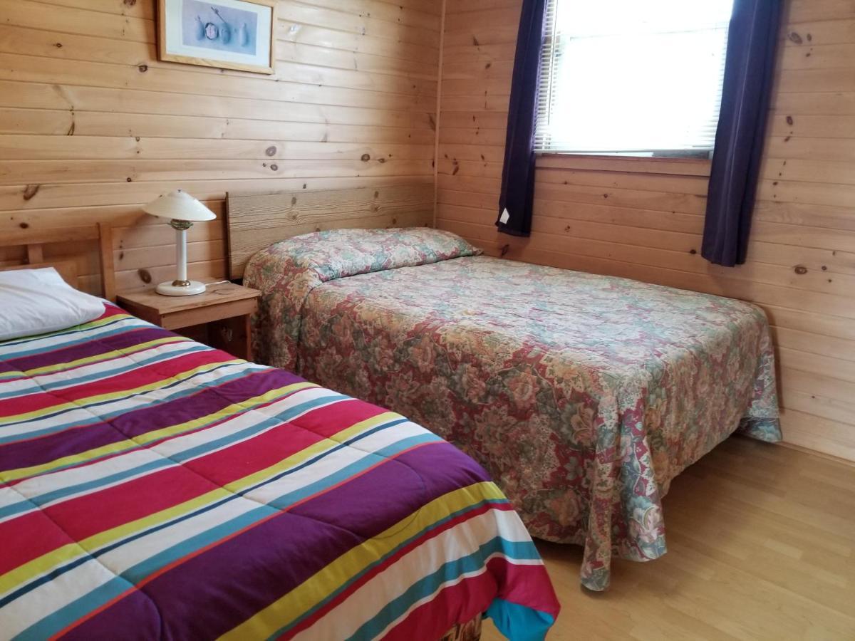 Blue Spruces Cottages Hampton Екстер'єр фото