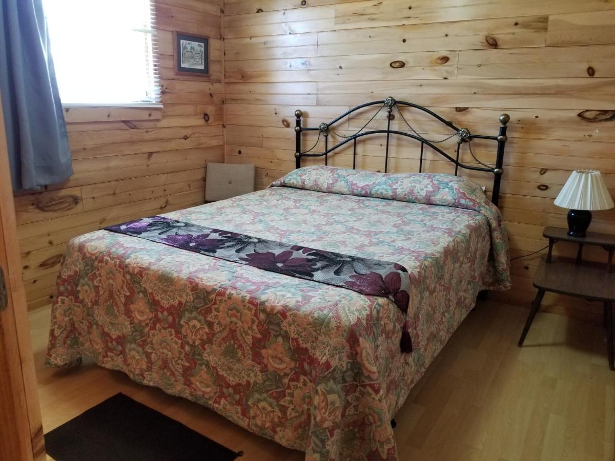 Blue Spruces Cottages Hampton Екстер'єр фото