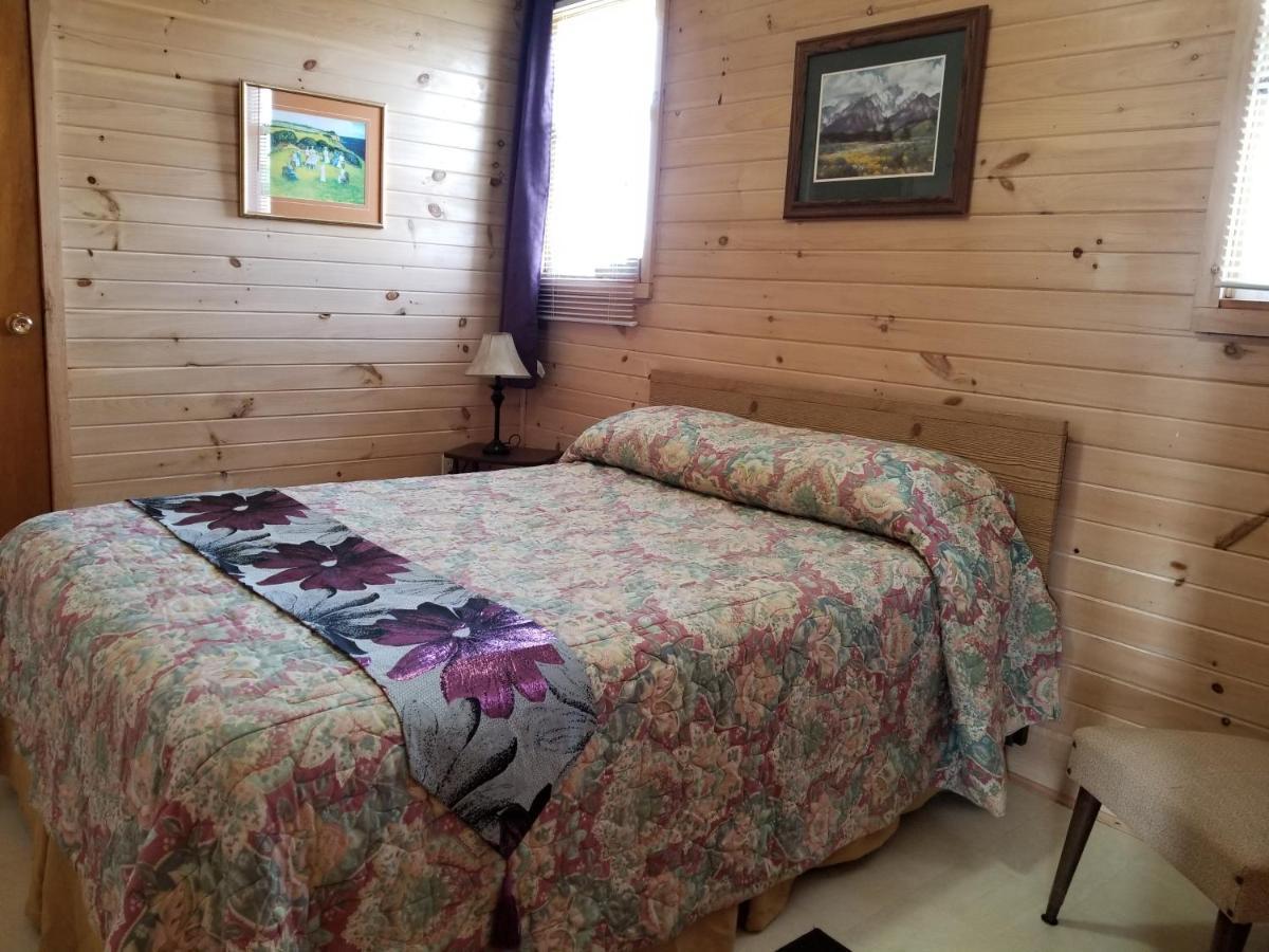 Blue Spruces Cottages Hampton Екстер'єр фото