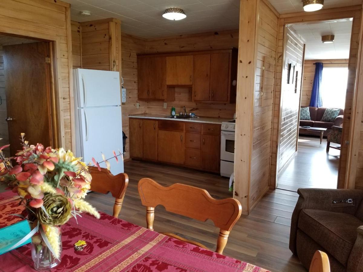 Blue Spruces Cottages Hampton Екстер'єр фото