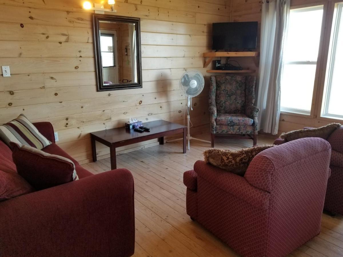 Blue Spruces Cottages Hampton Екстер'єр фото