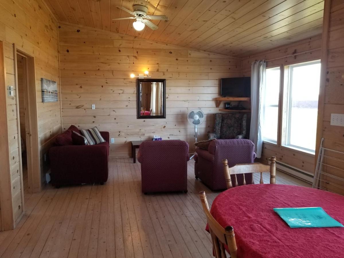 Blue Spruces Cottages Hampton Екстер'єр фото