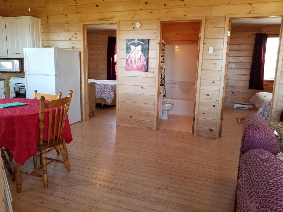 Blue Spruces Cottages Hampton Екстер'єр фото