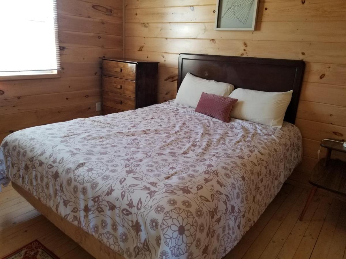 Blue Spruces Cottages Hampton Екстер'єр фото