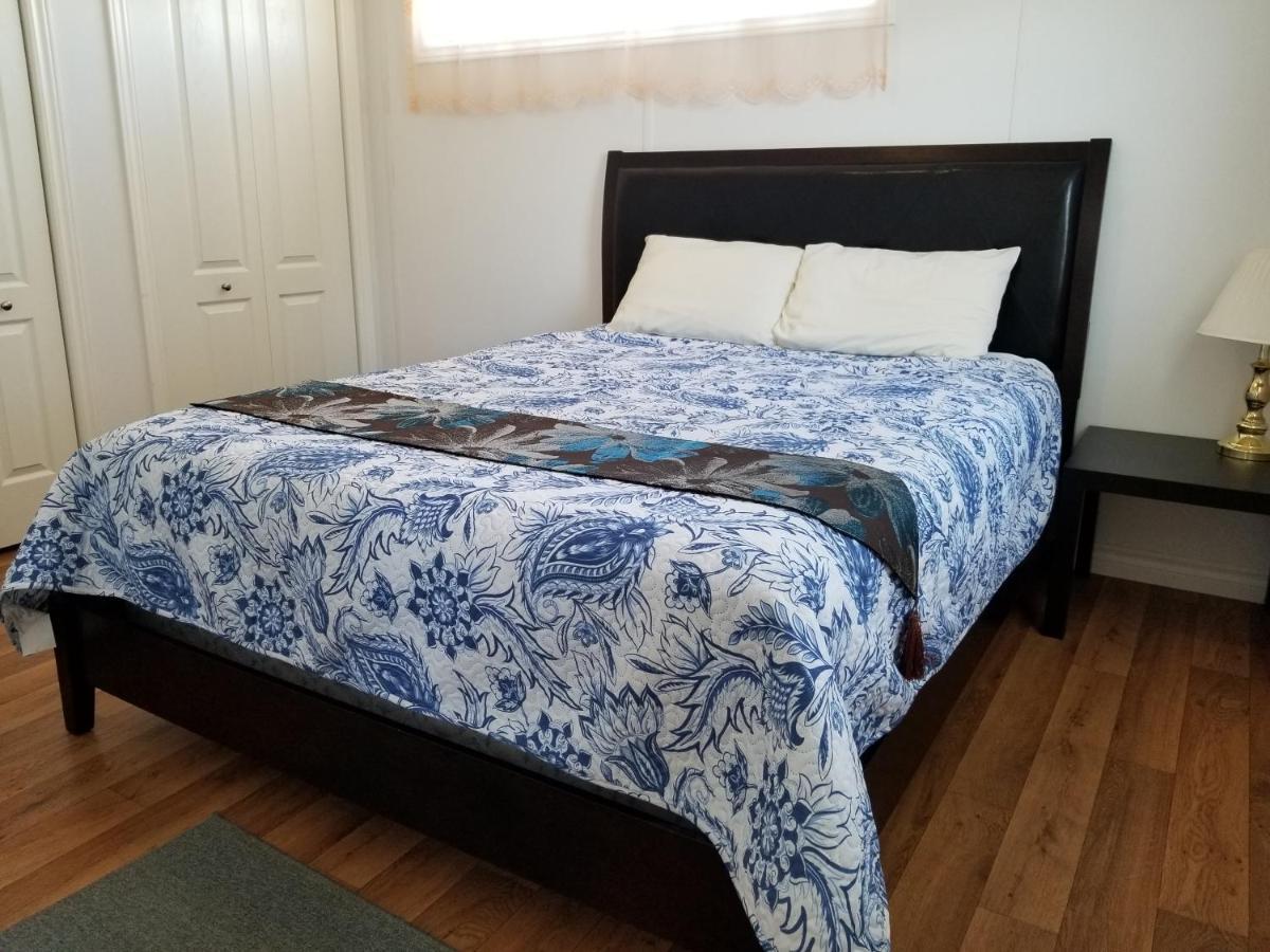 Blue Spruces Cottages Hampton Екстер'єр фото