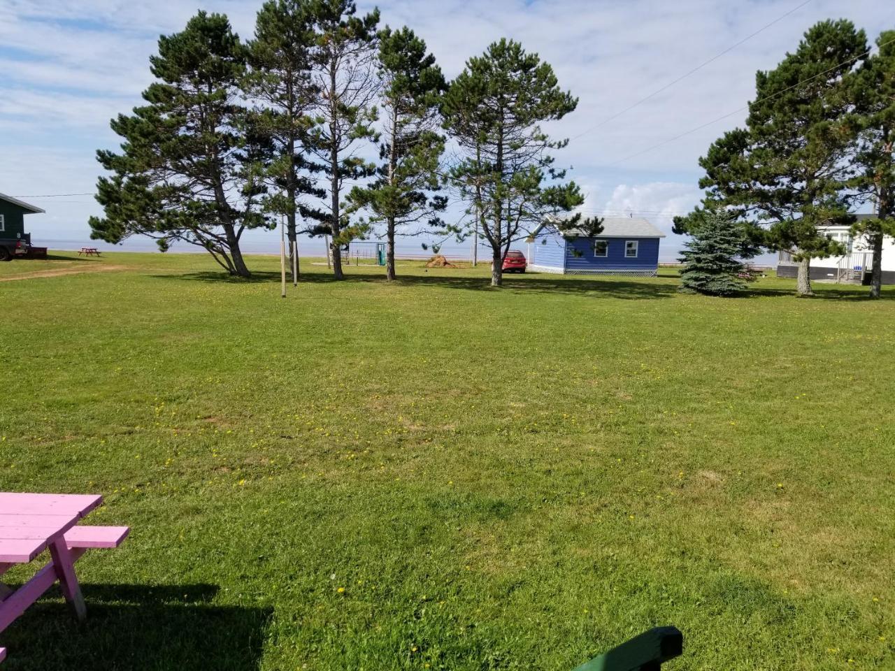 Blue Spruces Cottages Hampton Екстер'єр фото