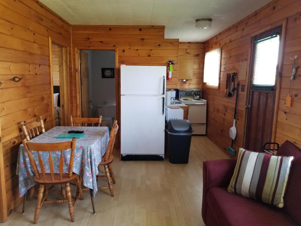 Blue Spruces Cottages Hampton Екстер'єр фото