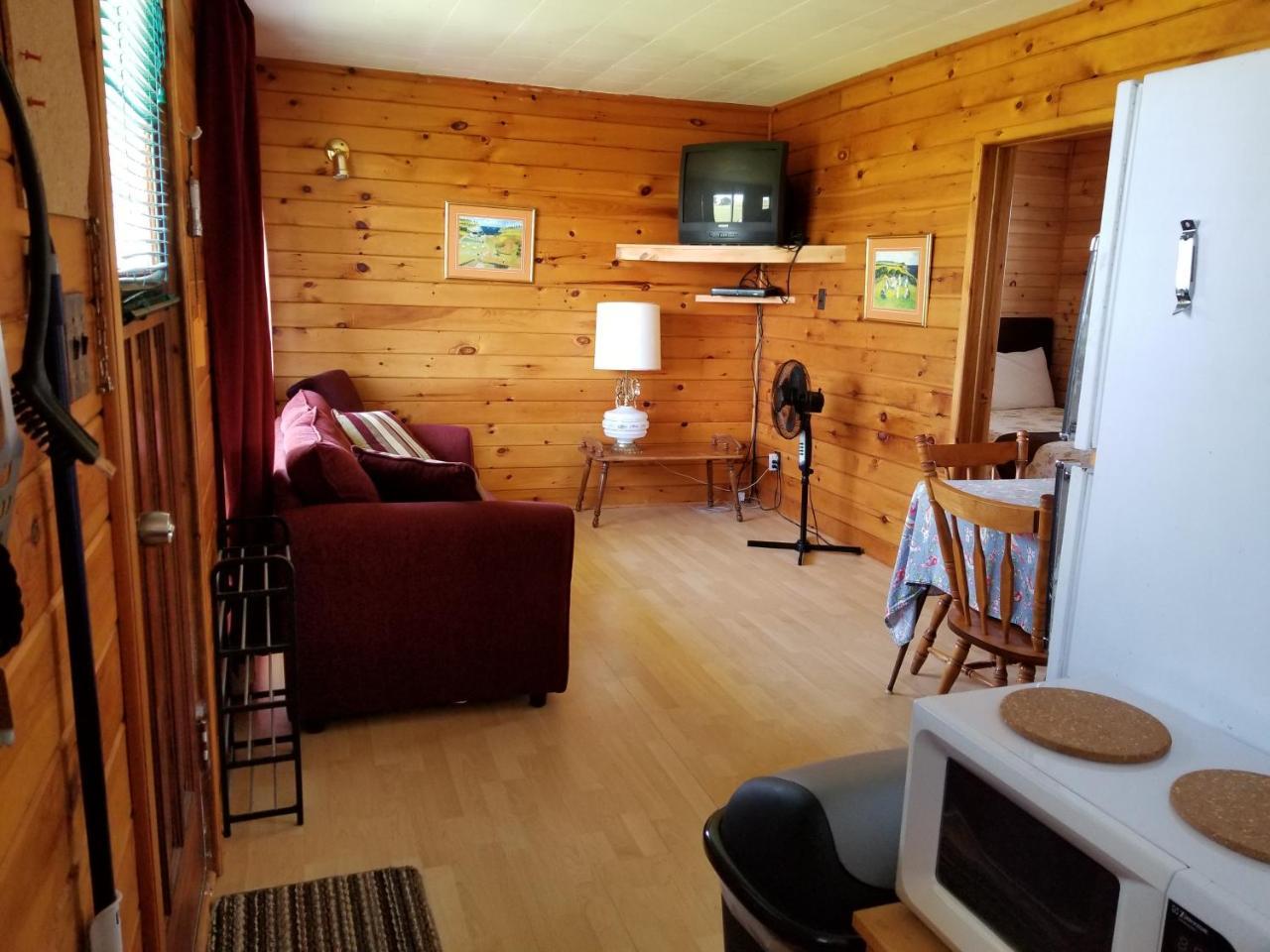 Blue Spruces Cottages Hampton Екстер'єр фото