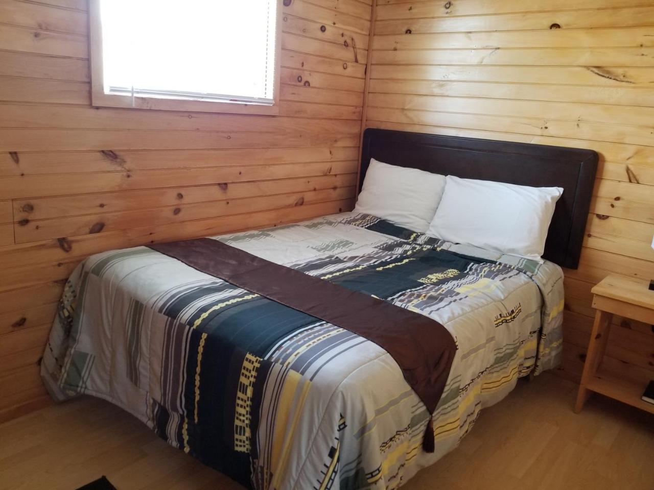 Blue Spruces Cottages Hampton Екстер'єр фото