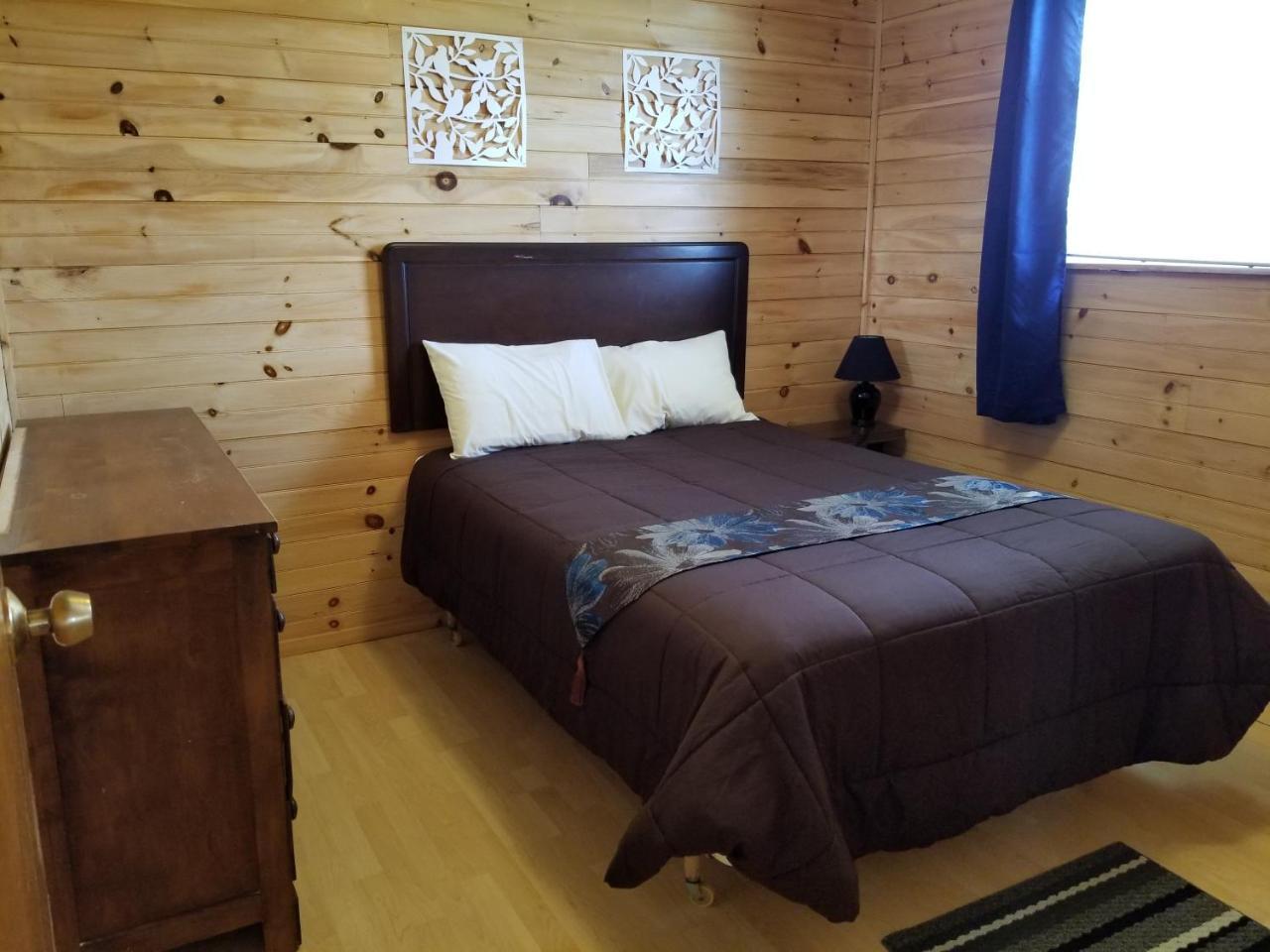 Blue Spruces Cottages Hampton Екстер'єр фото