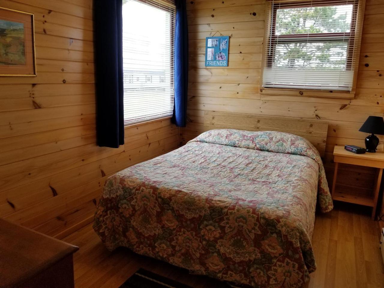 Blue Spruces Cottages Hampton Екстер'єр фото