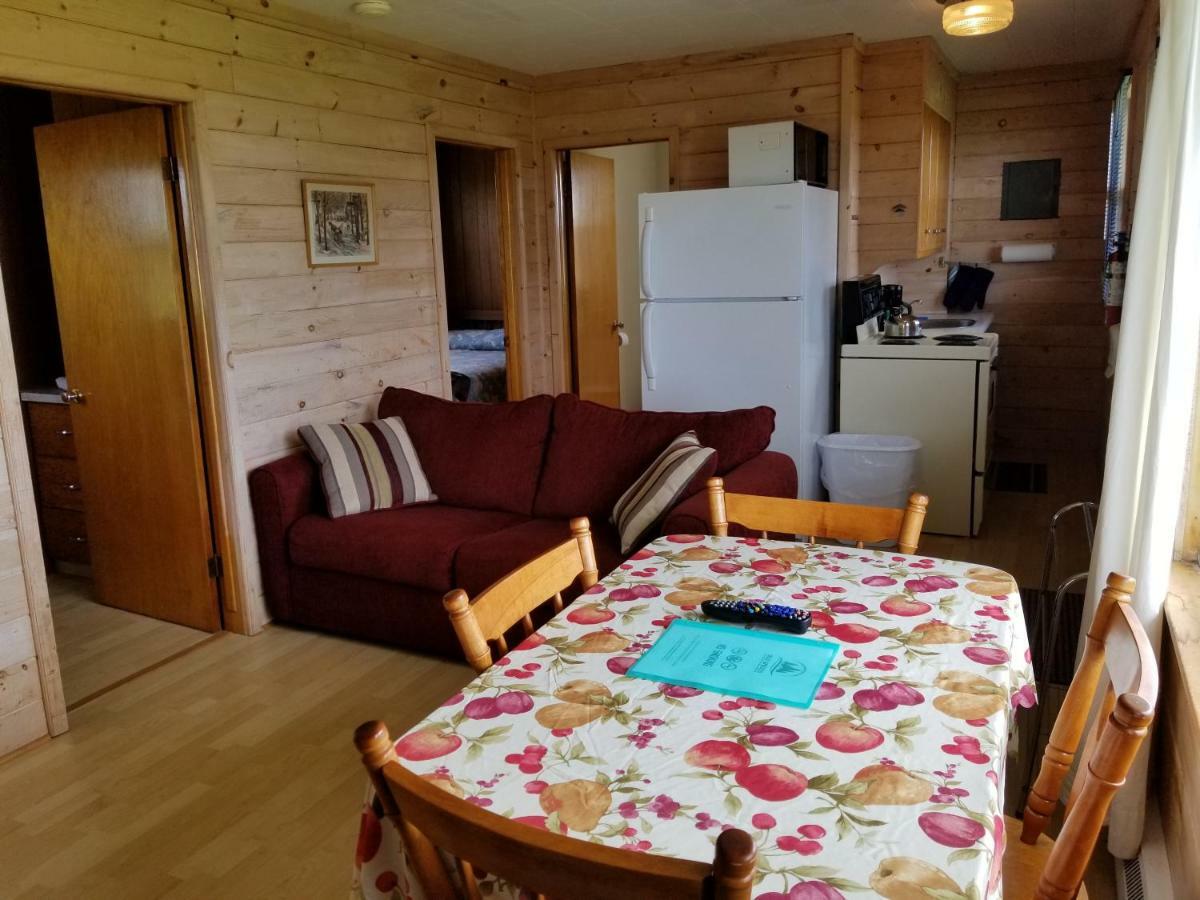 Blue Spruces Cottages Hampton Екстер'єр фото