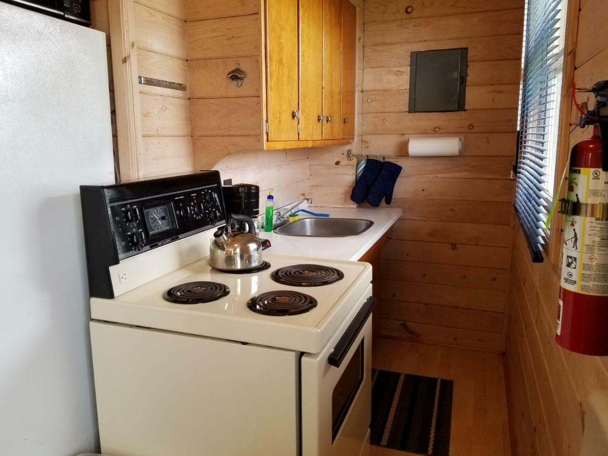 Blue Spruces Cottages Hampton Екстер'єр фото