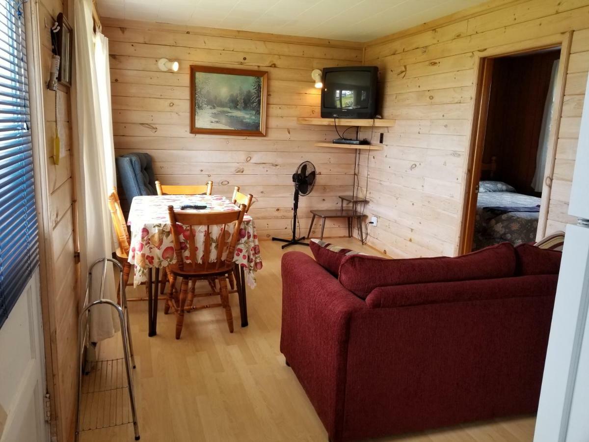 Blue Spruces Cottages Hampton Екстер'єр фото