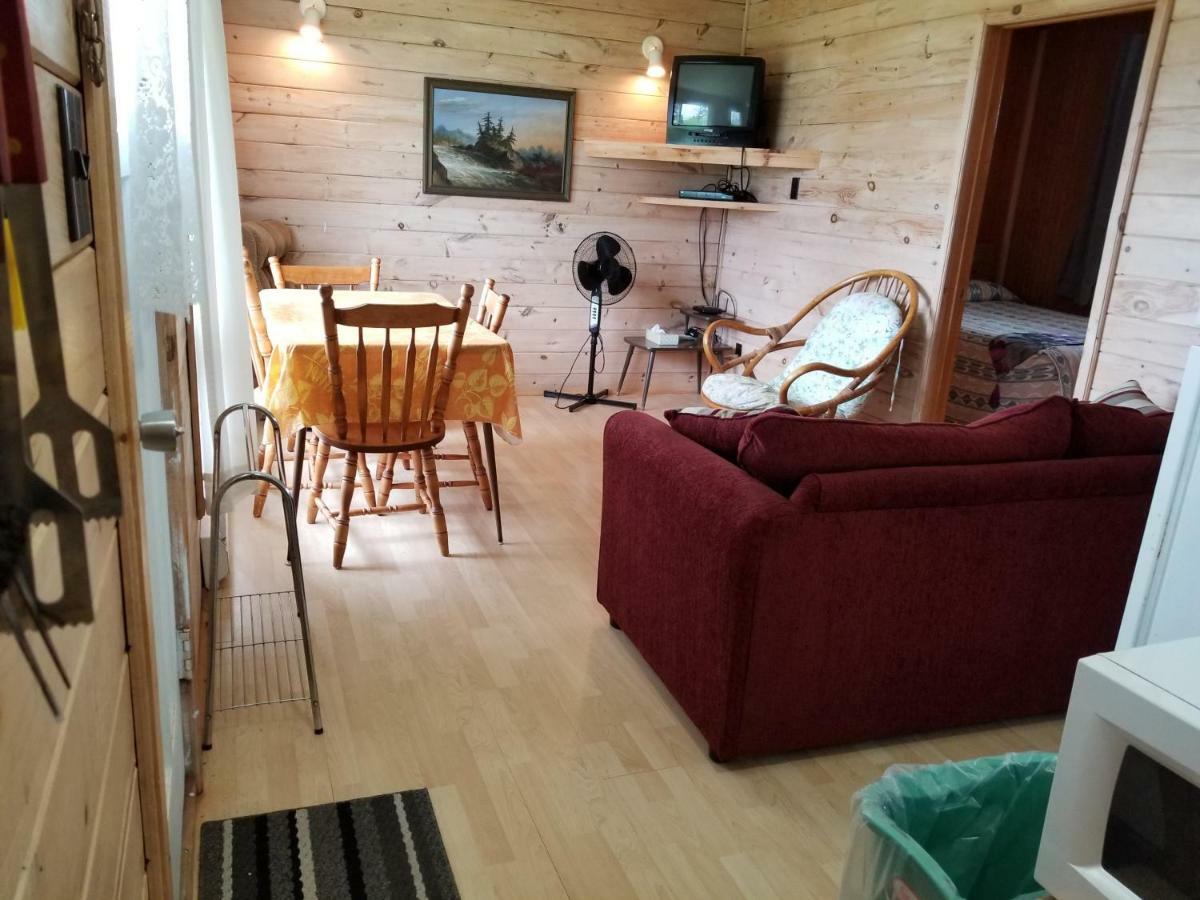 Blue Spruces Cottages Hampton Екстер'єр фото