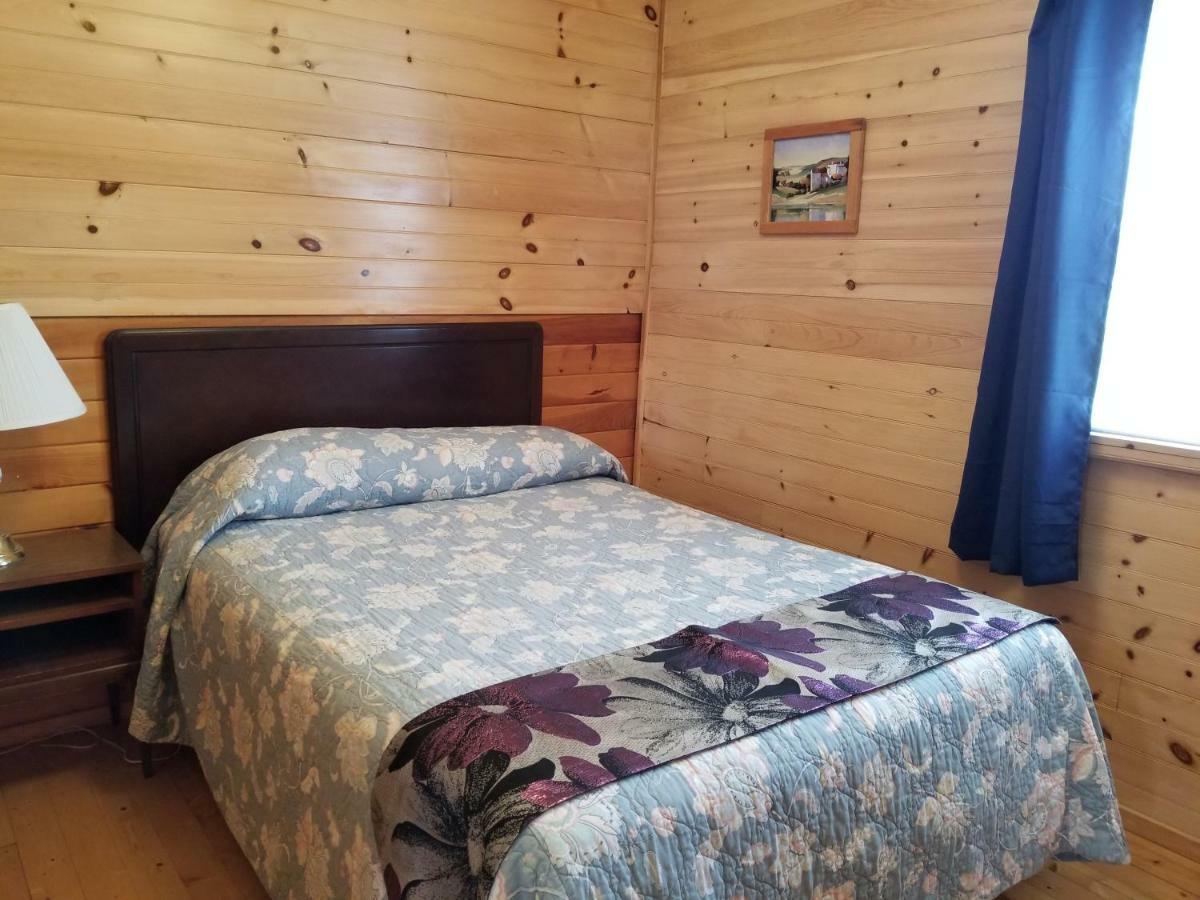 Blue Spruces Cottages Hampton Екстер'єр фото