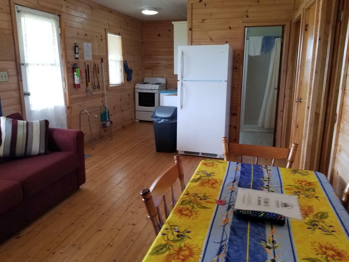 Blue Spruces Cottages Hampton Екстер'єр фото