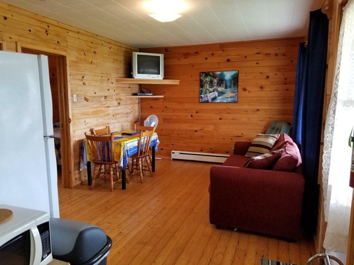 Blue Spruces Cottages Hampton Екстер'єр фото