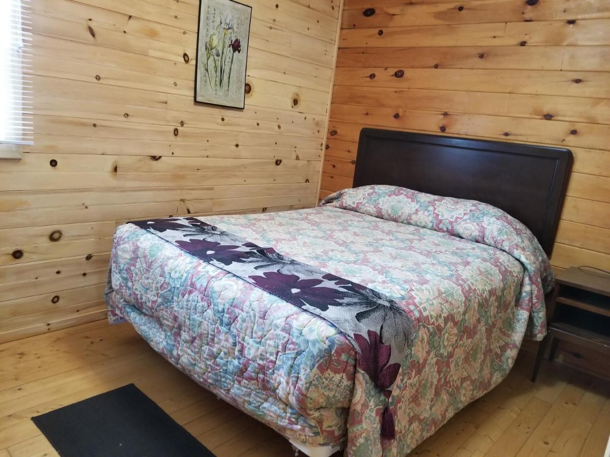 Blue Spruces Cottages Hampton Екстер'єр фото